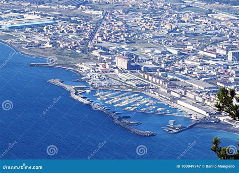 Puerto De Torre Annunziata Imagen De Archivo Imagen De Barcos