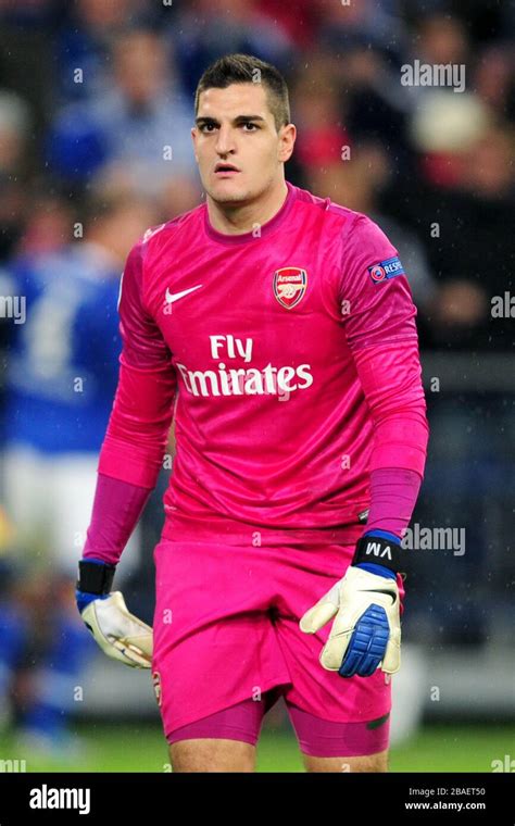 Arsenal Goalkeeper Vito Mannone Stock Photo Alamy