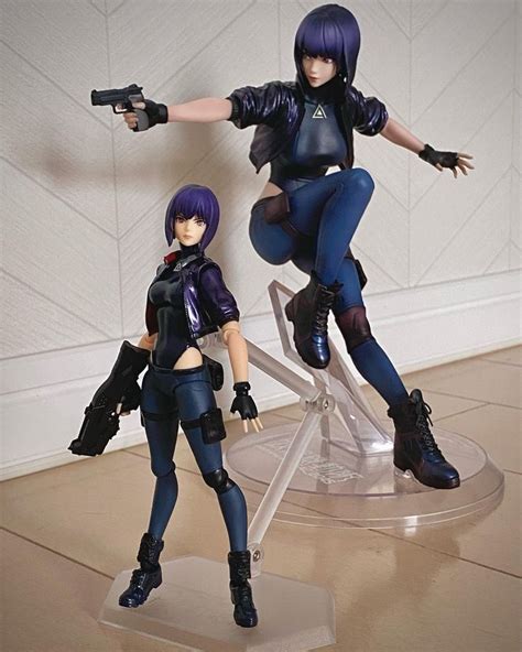 Kuvshinov Ilya Motoko Kusanagi Cyberpunk City Ghost In The Shell