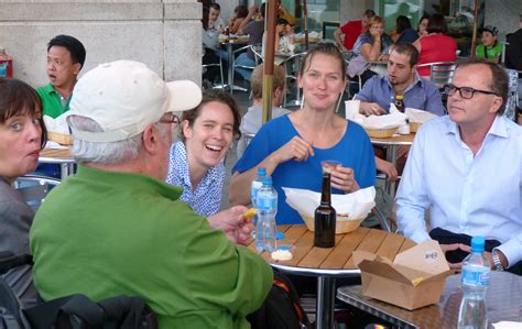 In Einer Pause Essen Bei Holy Cow Volker Sch Nwiese Ma Flickr