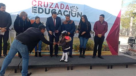 Entrega Alcalde Domo A K Nder Y Escuela Primaria El Bordo