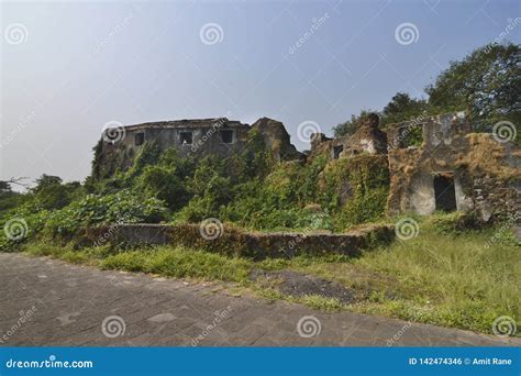 Sion Fort Ruins at Sion Mumbai Stock Photo - Image of island, fort ...