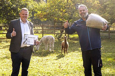 Ein Jahresvorrat an Alpakafutter für den Wildpark Müden