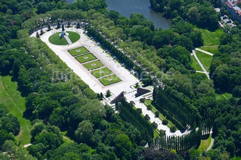 Berlin Von Oben Geschichts Denkmal Sowjetisches Ehrenmal Treptow In