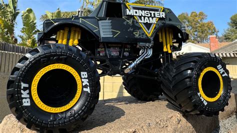 Spin Master Monster Jam Scale Stunt Truck Youtube