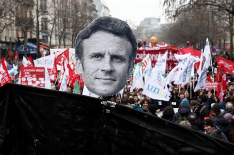 Macron insiste en reforma de pensiones mientras se da una séptima