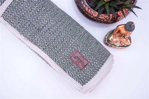 The Best Non Toxic Hemp Yoga Mats - A Little Sustainability