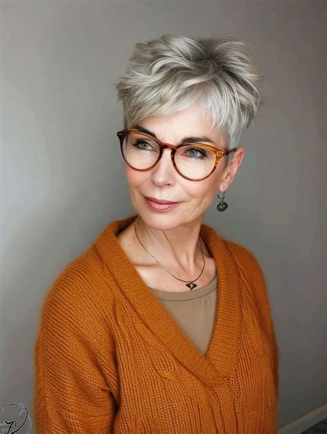 35 Sophisticated Short Hairstyles For Women Over 50 For 2024