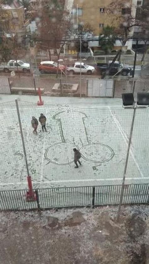 El T Tulo Juega Con La Nieve Meme Subido Por Darthsanyimi Memedroid