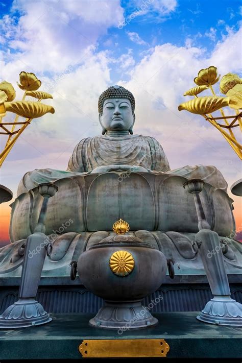 Hyogo Daibutsu El Gran Buda En El Templo Nofukuji En Kobe Jap N