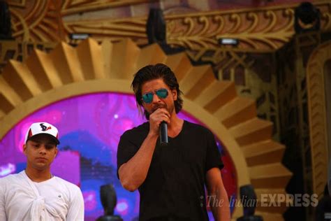 Team Shah Rukh Khan: SRK Rehearse for 20th Annual Life Ok Screen Awards 2014