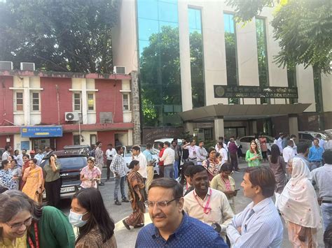 Photos: Panic in Delhi-NCR as earthquake tremors felt