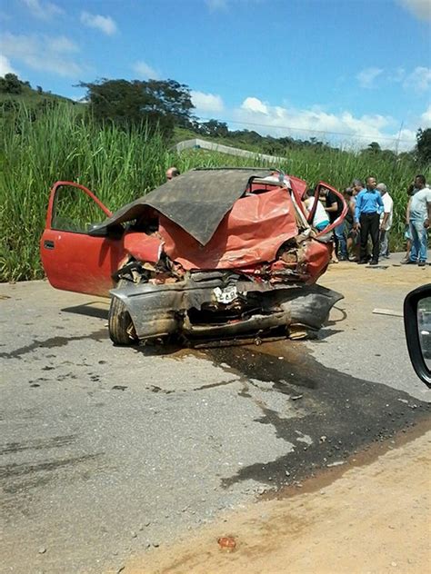 Batida Entre Dois Carros Deixa Mortos E Feridos Na Br 356 Em Muriaé