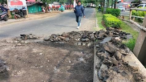 Baut Konstruksi Dicuri Jembatan Cipendawa Bekasi Amblas Sedalam Cm