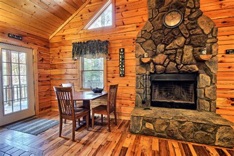 Leaning Tree Cabin Woodland Ridge Cabins In Hocking Hills Ohio