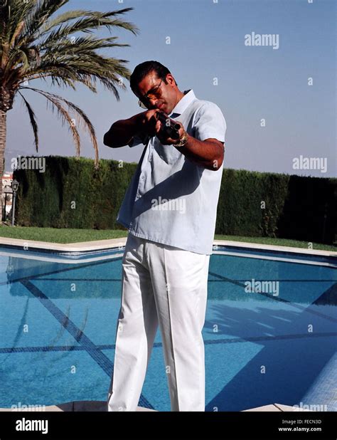 THE BUSINESS (2005) TAMER HASSAN NICK LOVE (DIR) MOVIESTORE Stock Photo ...