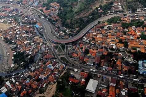 PELABUHAN MERAK MULAI SEPI ANTARA Foto