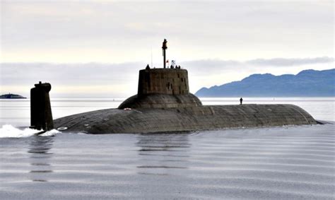 Submarino nuclear da classe dos maiores já construídos é aposentado