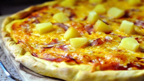 Pineapple Pizza: Pros and Cons – ENG 1101 LC22/CD 322 Fall 2017