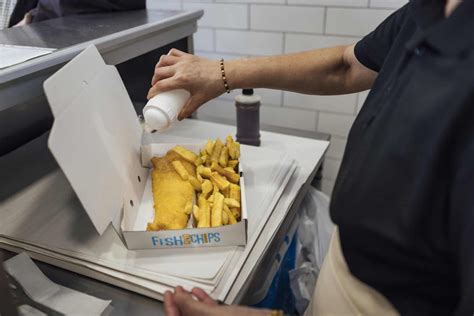 limitare lapertura  nuovi fast food riduce lobesita infantile lo