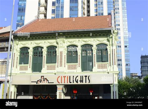 Colorful old buildings in Singapore Stock Photo - Alamy