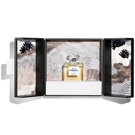 Beige And Maisons Dart Coffret Les Exclusifs De Chanel