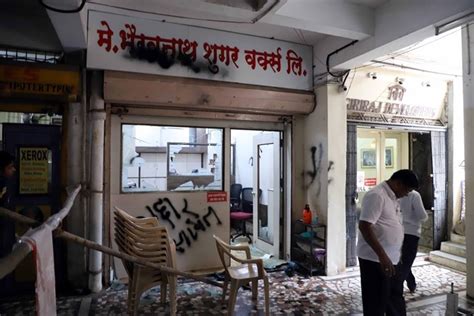 Maharashtra Crisis Shiv Sena Workers Vandalise Rebel Mla Tanaji Sawant