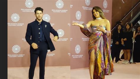 When Nick Jonas Priyanka Chopra Jonas Giving Selfie To Media At Nita