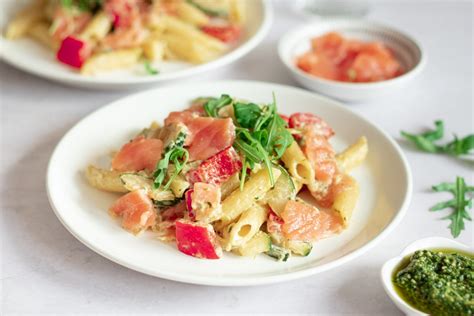 Pasta Met Zalm Paprika En Courgette Recept De Kokende Zussen