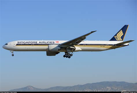 9V SWT Singapore Airlines Boeing 777 312ER Photo by Rémi Dallot ID