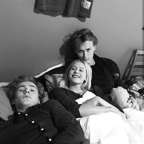 Pin By Beatriz A Vargas On Skam Boy And Girl Best Friends Skam