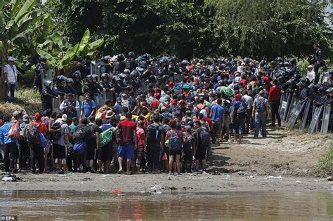 Second Migrant Caravan Storms Into Mexico Daily Mail Online