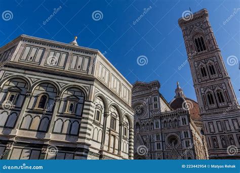 El Baptisterio De San John Catedral De Santa Maria Del Fiore Y Giottos