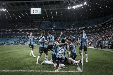 Grêmio melhora retrospecto contra equipes do G 4 vitória sobre