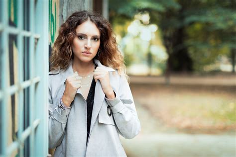 Woman Depth Of Field Model Brown Eyes Brunette Girl Wallpaper