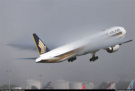 V Sna Singapore Airlines Boeing Er Photo By Tzeman Kenny Ho