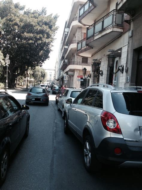 Reggio In Citt C Il Delirio Ecco I Parcheggi Pi Assurdi Foto