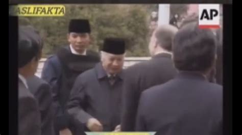 Momen Presiden Soeharto Nekat Tak Pakai Rompi Antipeluru Saat Kunjungi