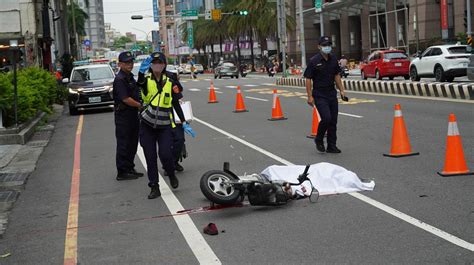 台南死亡車禍！婦騎電動車百貨前遭撞身亡 肇事車逃逸