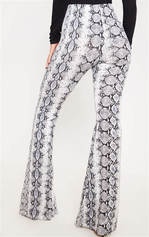 Black Snake Print Flare Leg Trouser Prettylittlething