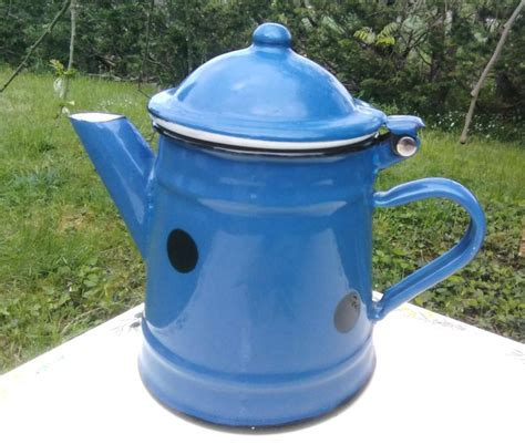 Cafetière émaillée bleue à pois création Arémail Emalia