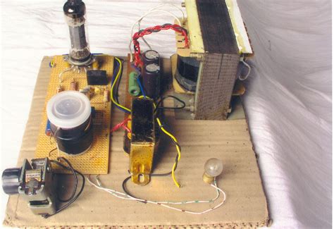 Single Tube CW AM Transmitter