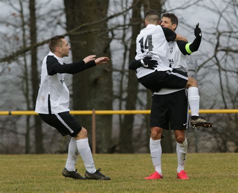 FOOTBALL Champagne pour Barr et Meistratzheim soupe à la grimace pour