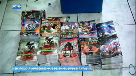 Pol Cia Apreende Mais De Mil Dvds Piratas Na De Mar O Em Sp