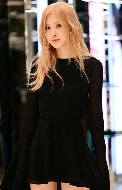 Розэ из BLACKPINK появилась в универмаге: Фея в красивом платье ...