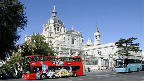 Madridin Hop On Hop Off Bussit Hellotickets