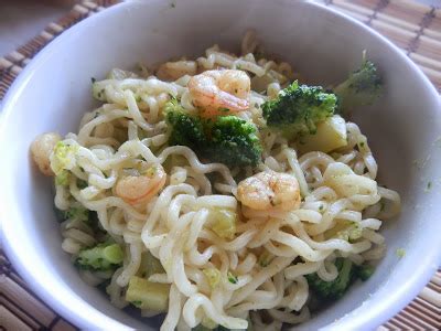 Noodles camarão e bróculos A Cozinha da Ovelha Negra