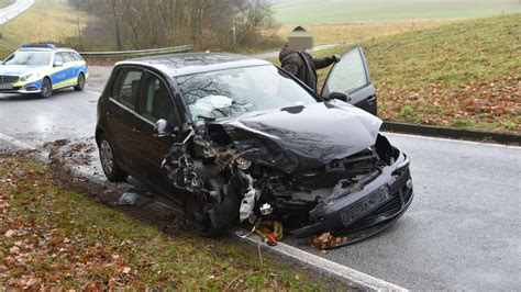 Neckargemünd Vollsperrung VW kracht auf K4101 gegen Baum