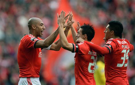 Luisão marca Benfica vence e aumenta vantagem na liderança