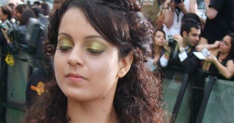 Hot Kangana Ranuat Naked Back Boobies Exposing Without Bra Spicy Bulging Stills Mallu Aunties